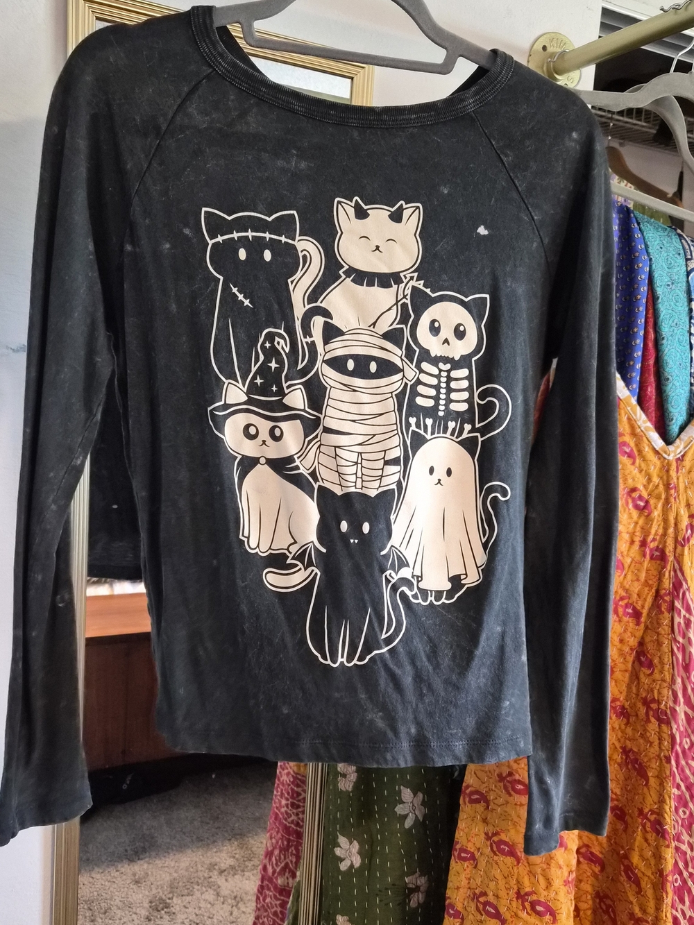 Black Long-Sleeve Halloween Cat Graphic Tee
